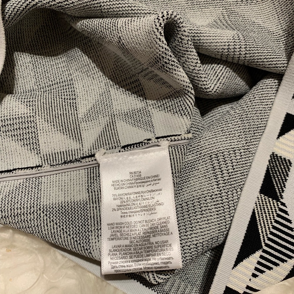 5/$25 Bcbg Pavel Geometric Print Skirt - Picture 7 of 7
